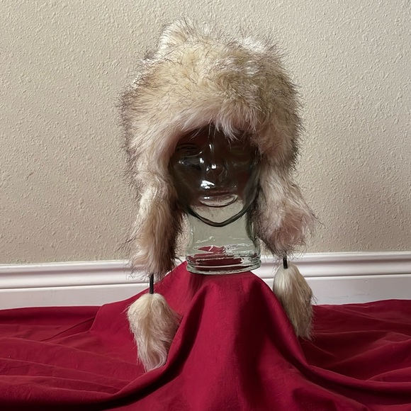 Fluffy Furs OS Knitted Beige Stretchy Hat, Lined with Cream Faux Fur - Picture 1 of 6